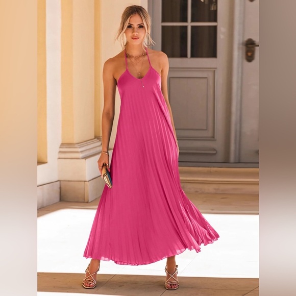 Halter Neck Maxi Dress in a Pleated Style - Picture 2 of 5